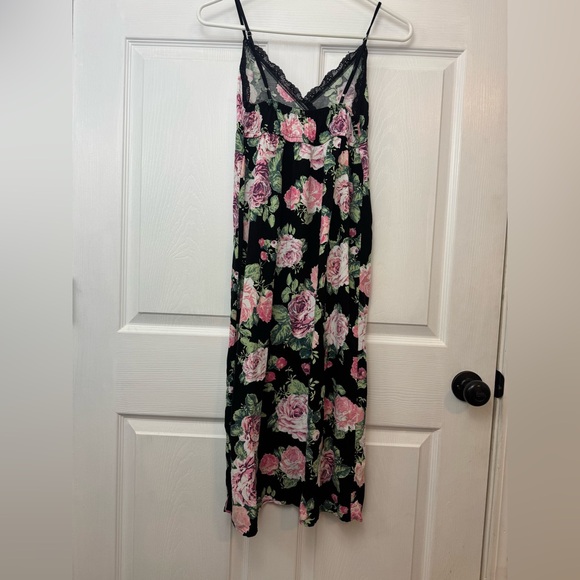 Stitch & Pine Floral Midi Dress with Lace Detail - Picture 3 of 4